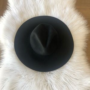 BLACK WIDE BRIM HAT